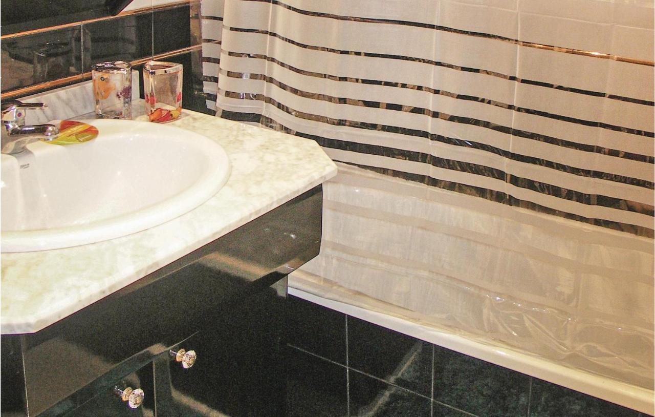 Amazing apartment in Guardamar del Segura with 2 Bedrooms, WiFi&Outdoor swimming pool Buitenkant foto
